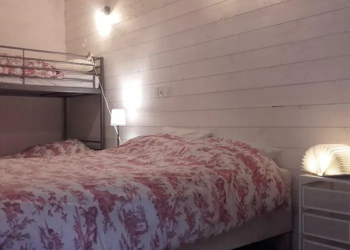 Hostel Le Grand Enclos - *